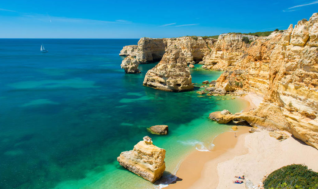 Destination Rehab: 5 Reasons Addicts are Seeking Treatment Overseas